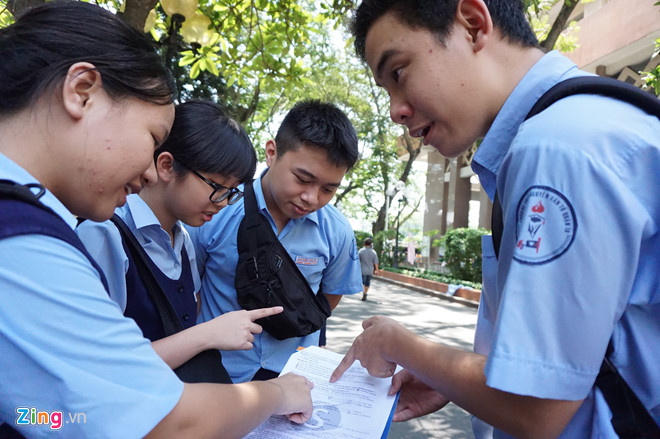 thi sinh hao hung voi de thi van lop 10 pho thong nang khieu