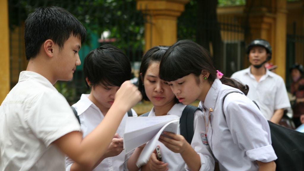 sang nay 76 95000 thi sinh ha noi lam bai mon ngu van thi vao lop 10