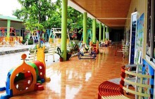 Vụ nhiều cô giáo quỳ, khóc: Dừng giảng dạy, công an vào cuộc