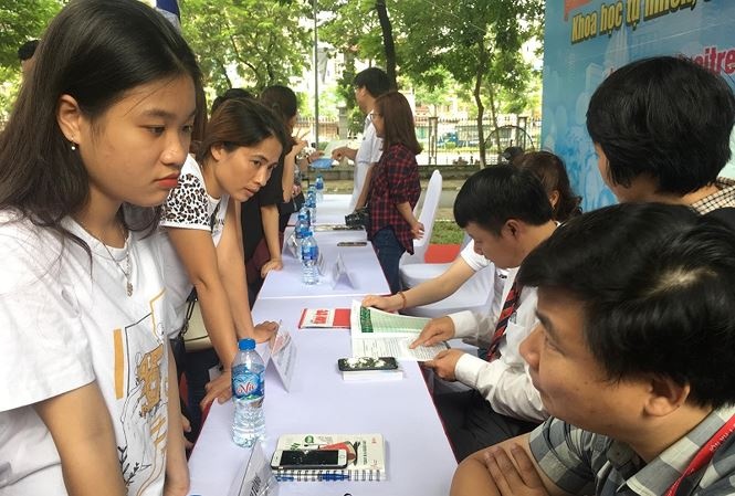 diem san xet tuyen vao dh ha long nam 2018