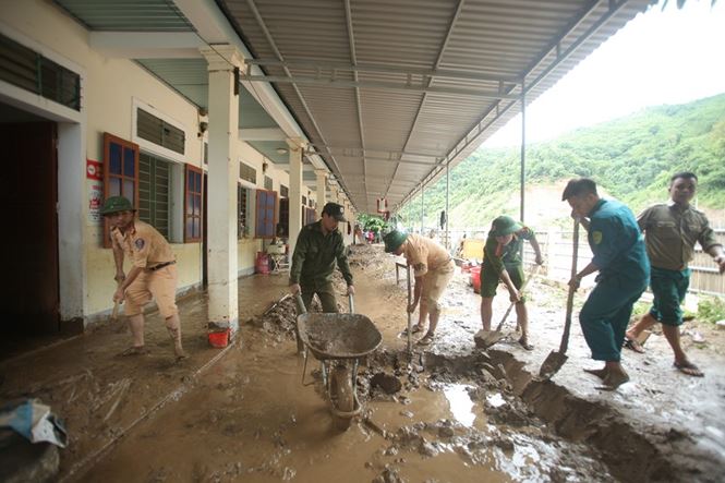 sau mua lu thay tro mien nui nghe an lo au ngay den lop