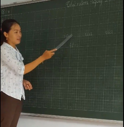 gan 50 tinh thanh dang day hoc sinh lop 1 danh van theo cach la khien phu huynh hoang mang