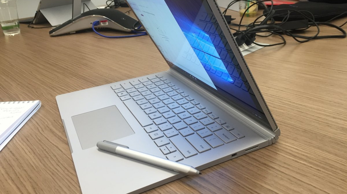 phu huynh chiu mua may chieu co giao than khong co laptop