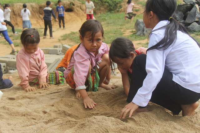 dak nong gian nan cuoc song tro hoc noi ban ngheo