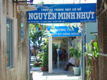 Bi hài chuyện phụ huynh nghèo được trả góp khoản thu xã hội hóa