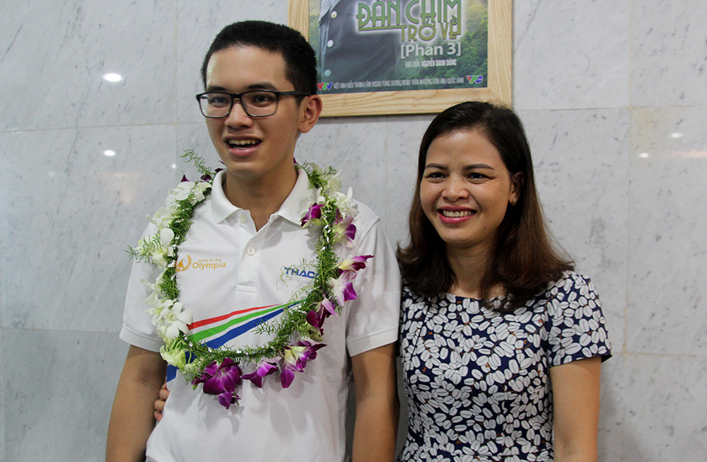 hoang cuong nha vo dich olympia me nghe quoc ca cac nuoc