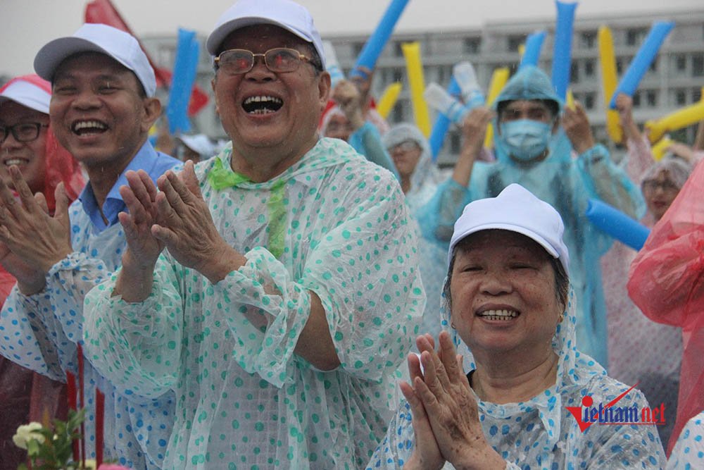 hoang cuong nha vo dich olympia me nghe quoc ca cac nuoc