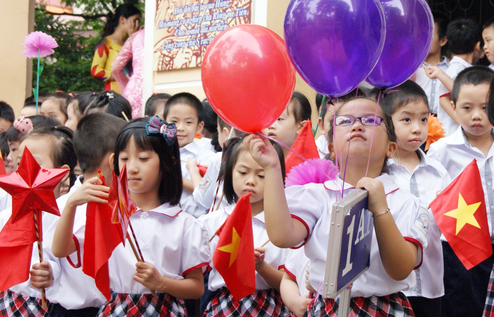 hinh anh mua lu tan pha khung khiep o muong lat