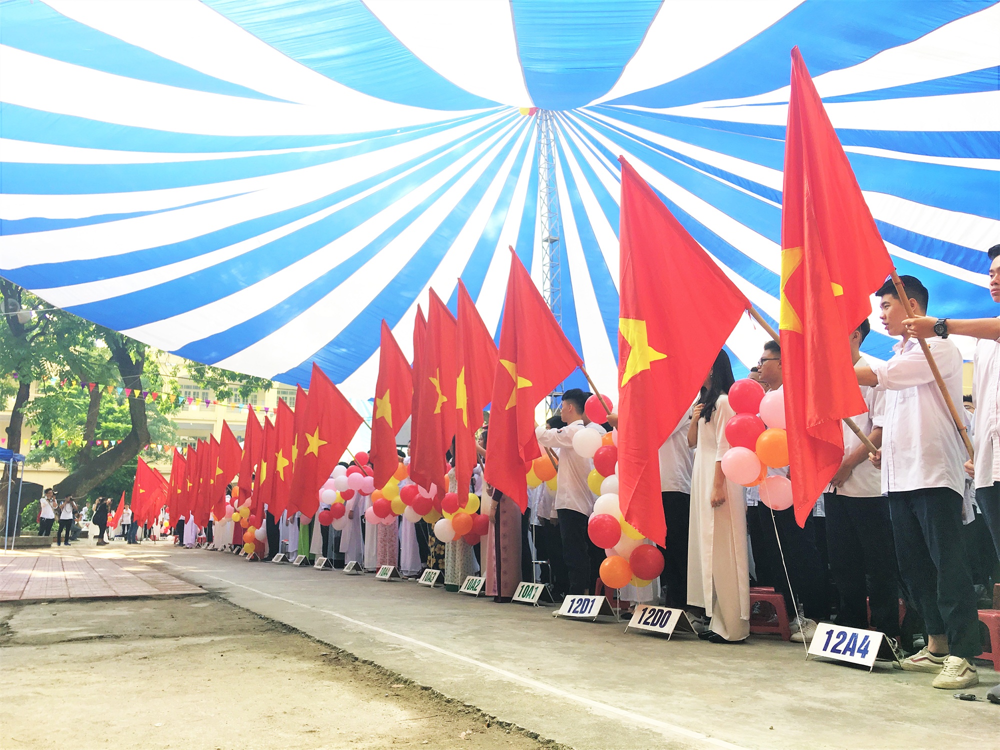nu sinh thpt viet duc dep trong veo thuot tha trong le khai giang nam hoc moi