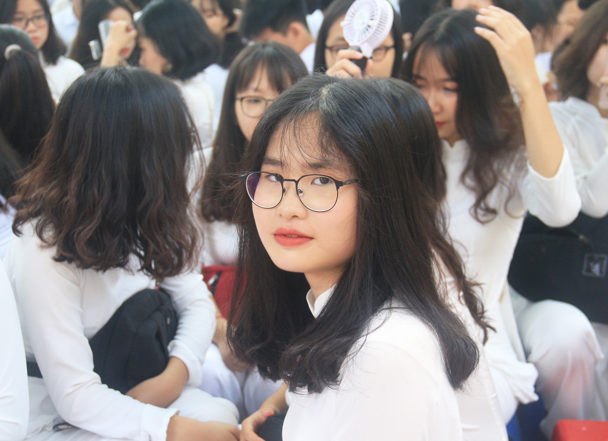 nu sinh thpt viet duc dep trong veo thuot tha trong le khai giang nam hoc moi