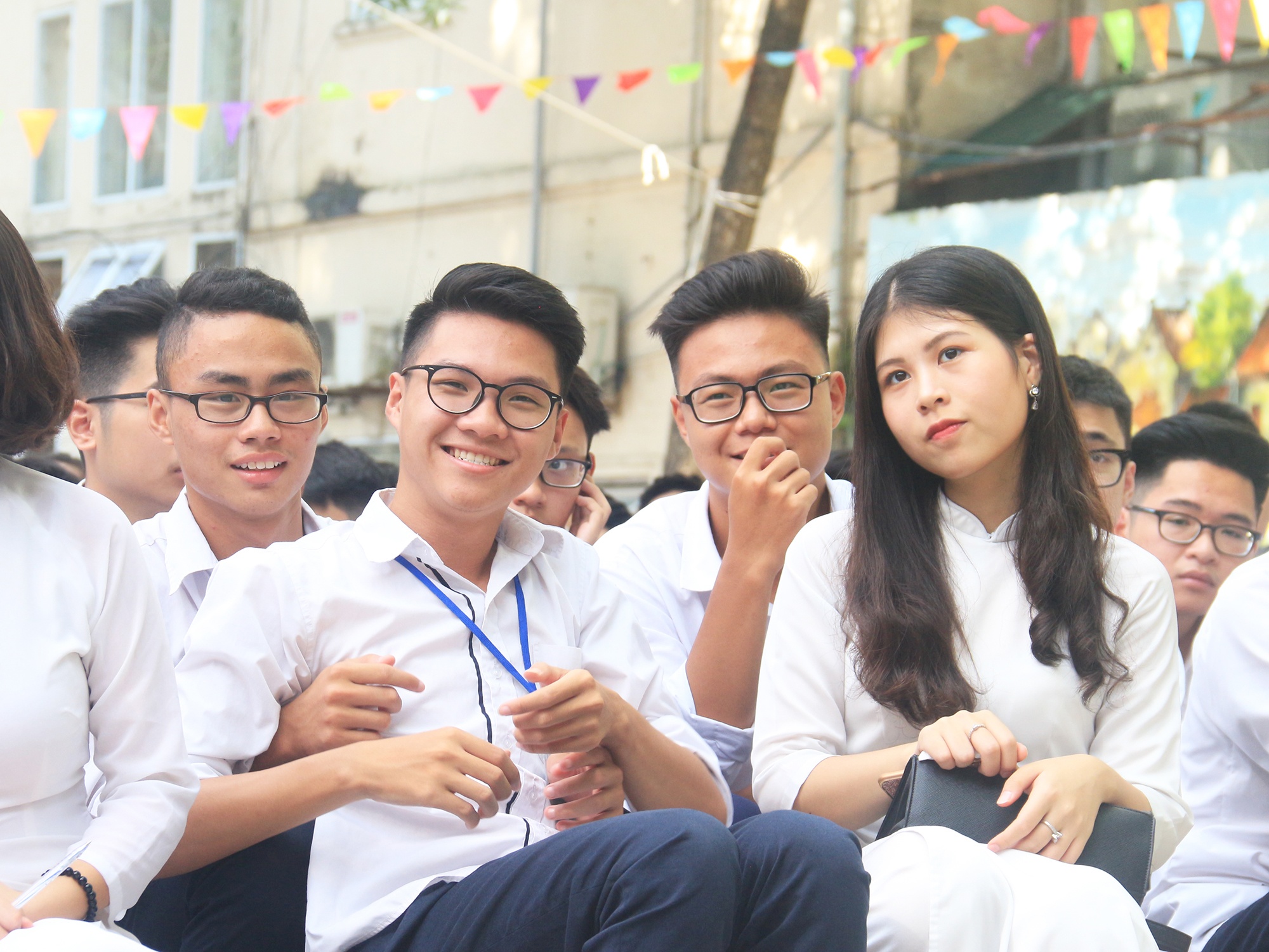 nu sinh thpt viet duc dep trong veo thuot tha trong le khai giang nam hoc moi