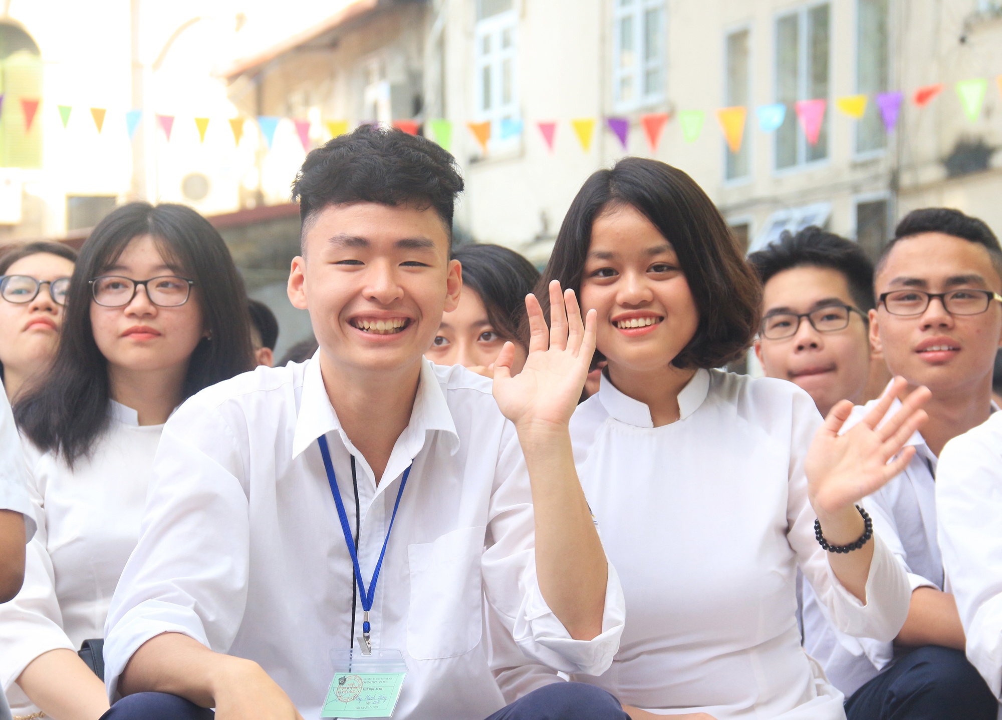 nu sinh thpt viet duc dep trong veo thuot tha trong le khai giang nam hoc moi