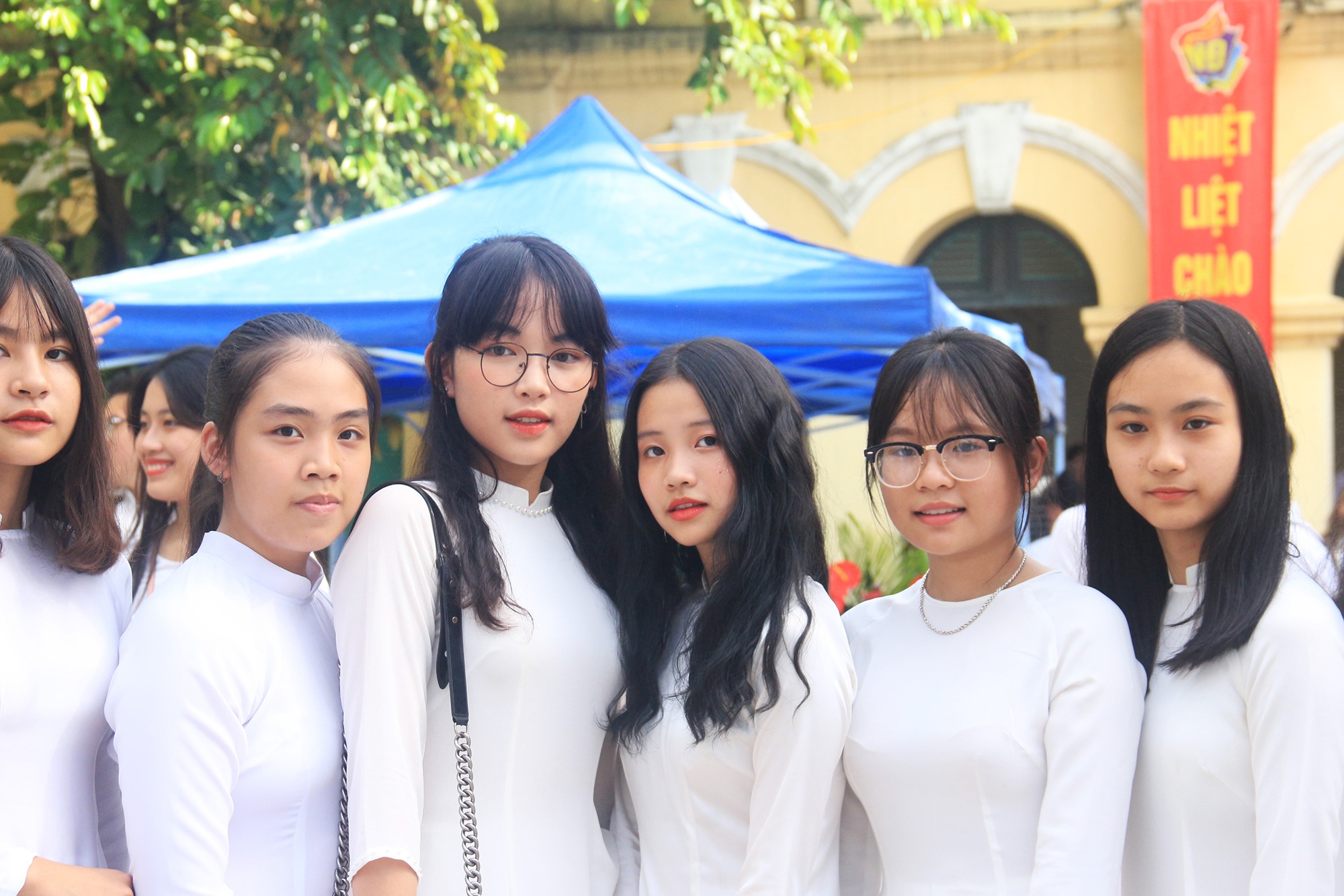 nu sinh thpt viet duc dep trong veo thuot tha trong le khai giang nam hoc moi