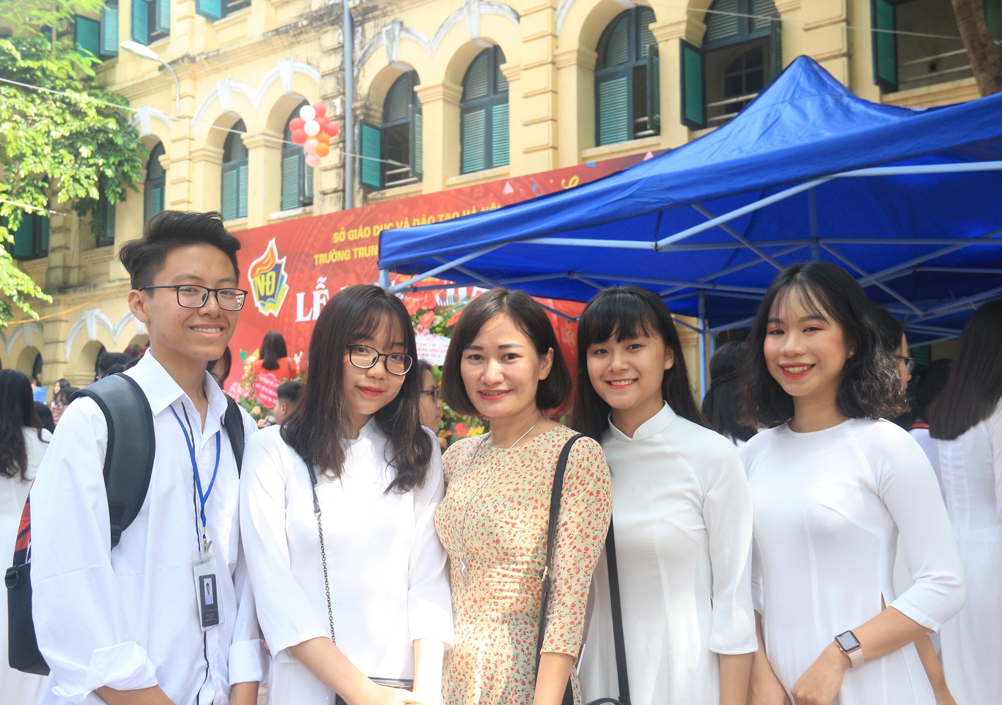 nu sinh thpt viet duc dep trong veo thuot tha trong le khai giang nam hoc moi