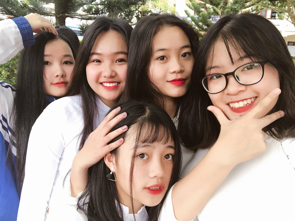 dang hat thi quen loi nu sinh dak nong van khien dan mang soi suc