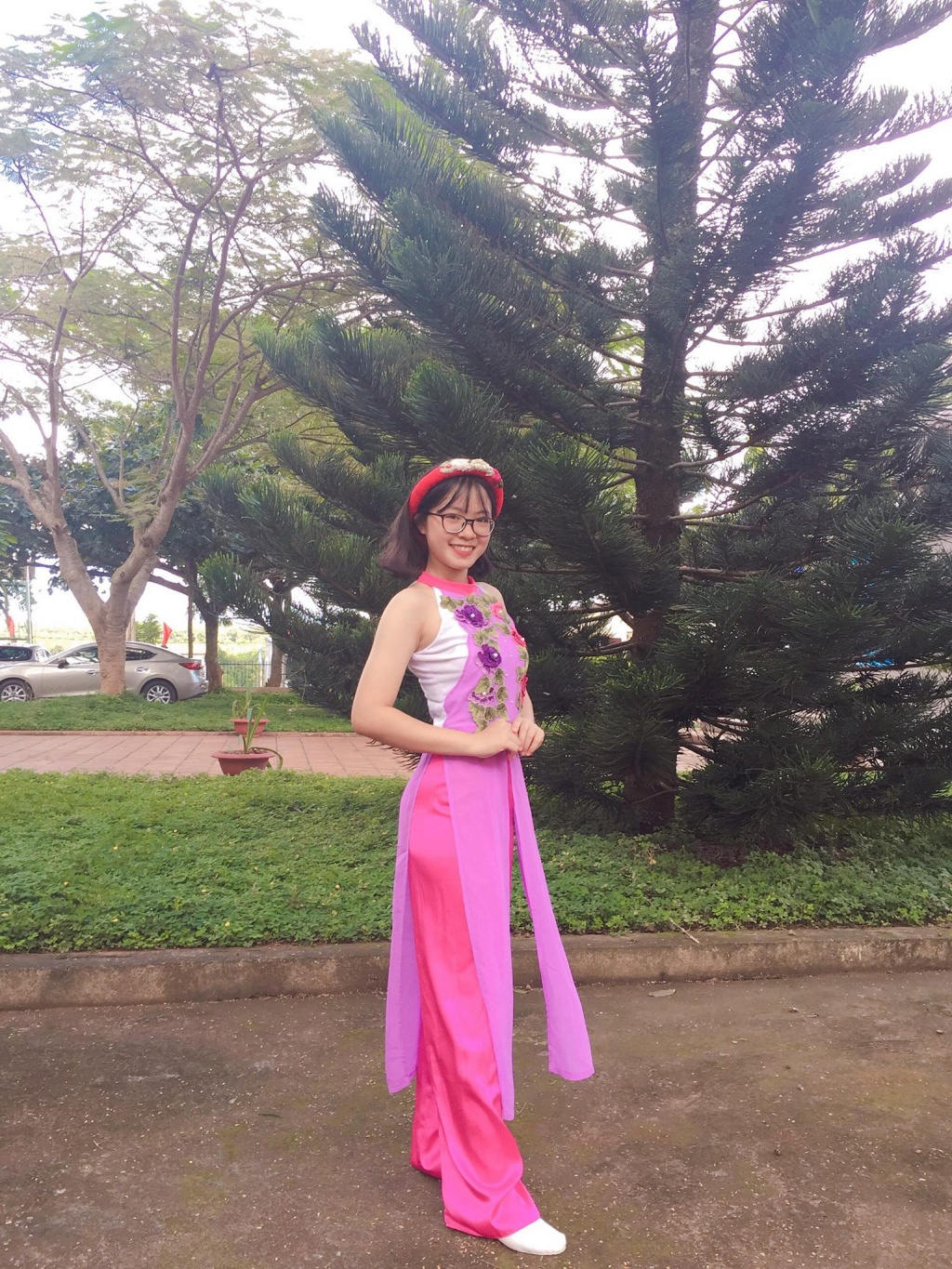 dang hat thi quen loi nu sinh dak nong van khien dan mang soi suc