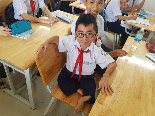 nghi luc den truong cua nam sinh ti hon 18 tuoi nang 20kg