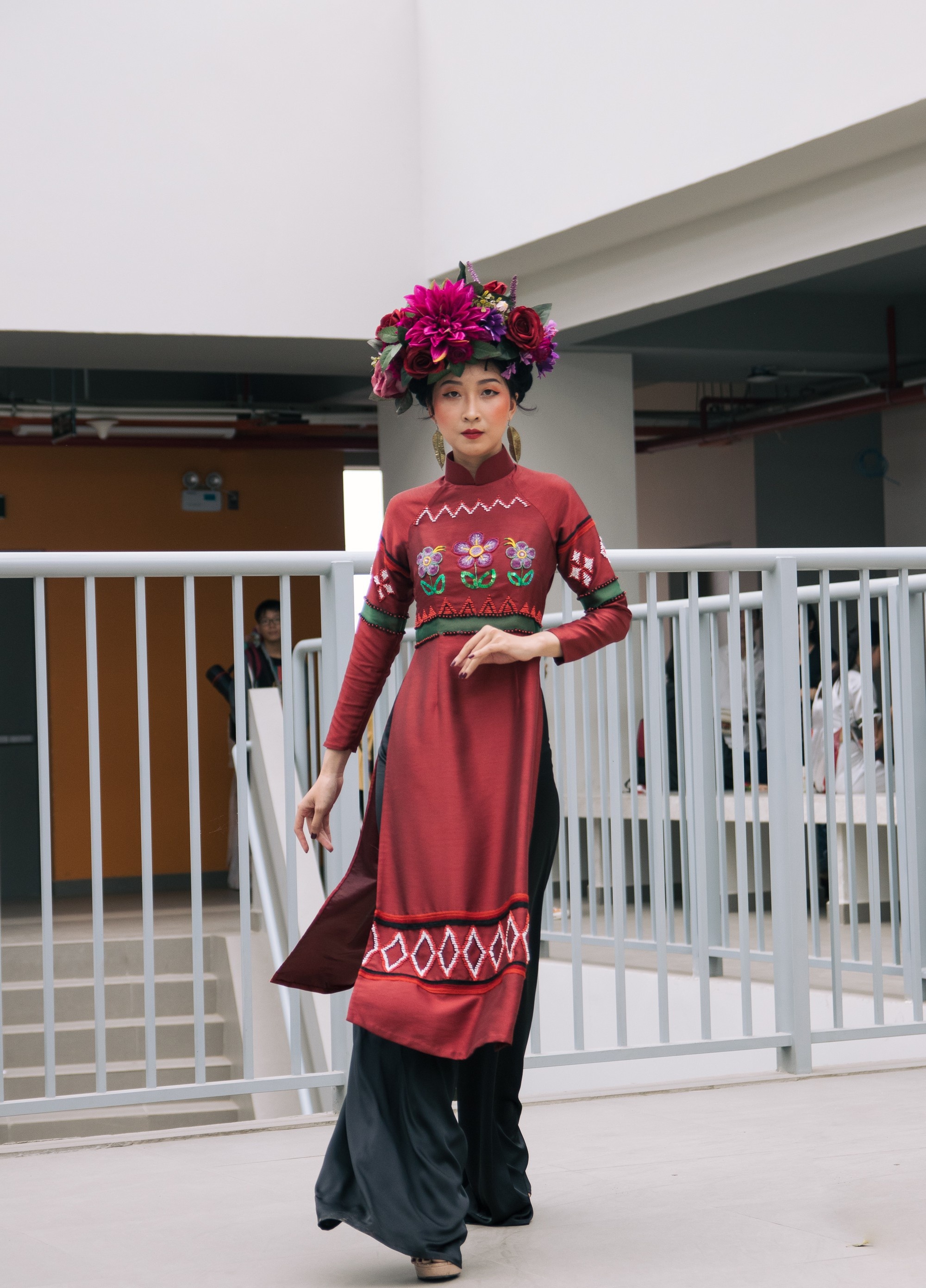 Khó rời mắt với đồ án áo dài cực 'chất' của sinh viên năm 2 ĐH Văn Lang kho roi mat voi do an ao dai cuc chat cua sinh vien nam 2 dh van lang