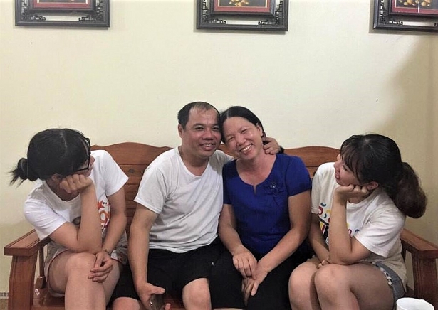 om gs nguyen anh tri khoc con gai bao ve bi nhan tuong lam cong to viec lon hoa ra chi la bao ve thoi a