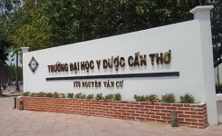 Hàng trăm sinh viên chết đứng vì thủ quỹ ôm học phí đi... làm ăn