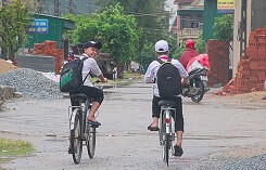 Hơn 300.000 học sinh Hà Tĩnh nghỉ học tránh bão