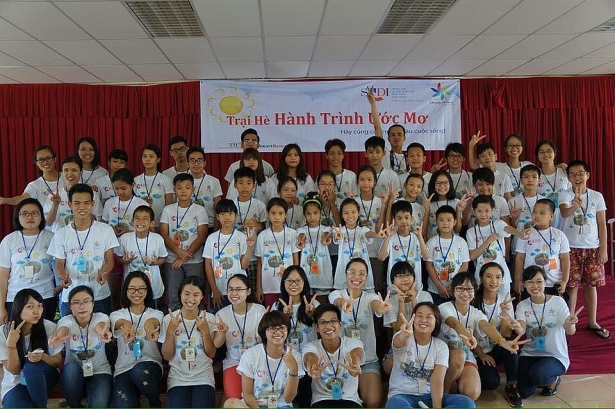 thu khoa dh y ha noi mong muon cham soc suc khoe mien phi cho nguoi ngheo