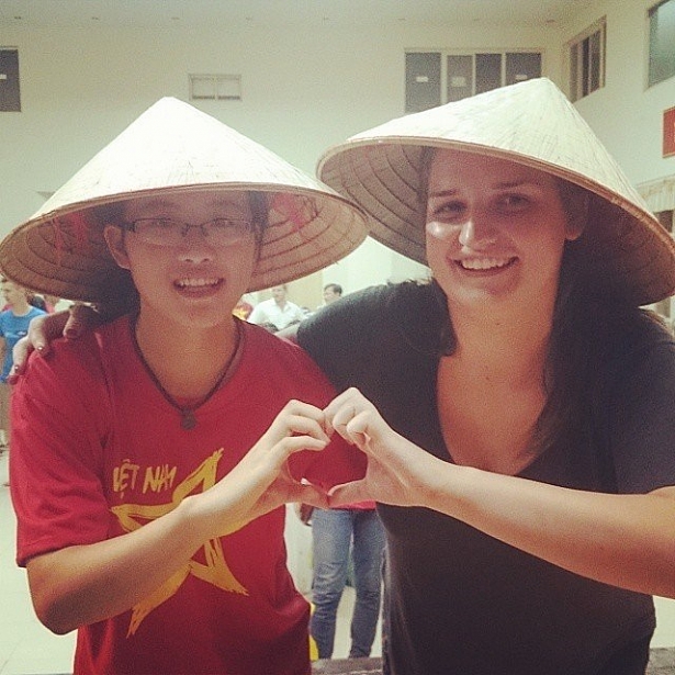 thu khoa dh y ha noi mong muon cham soc suc khoe mien phi cho nguoi ngheo