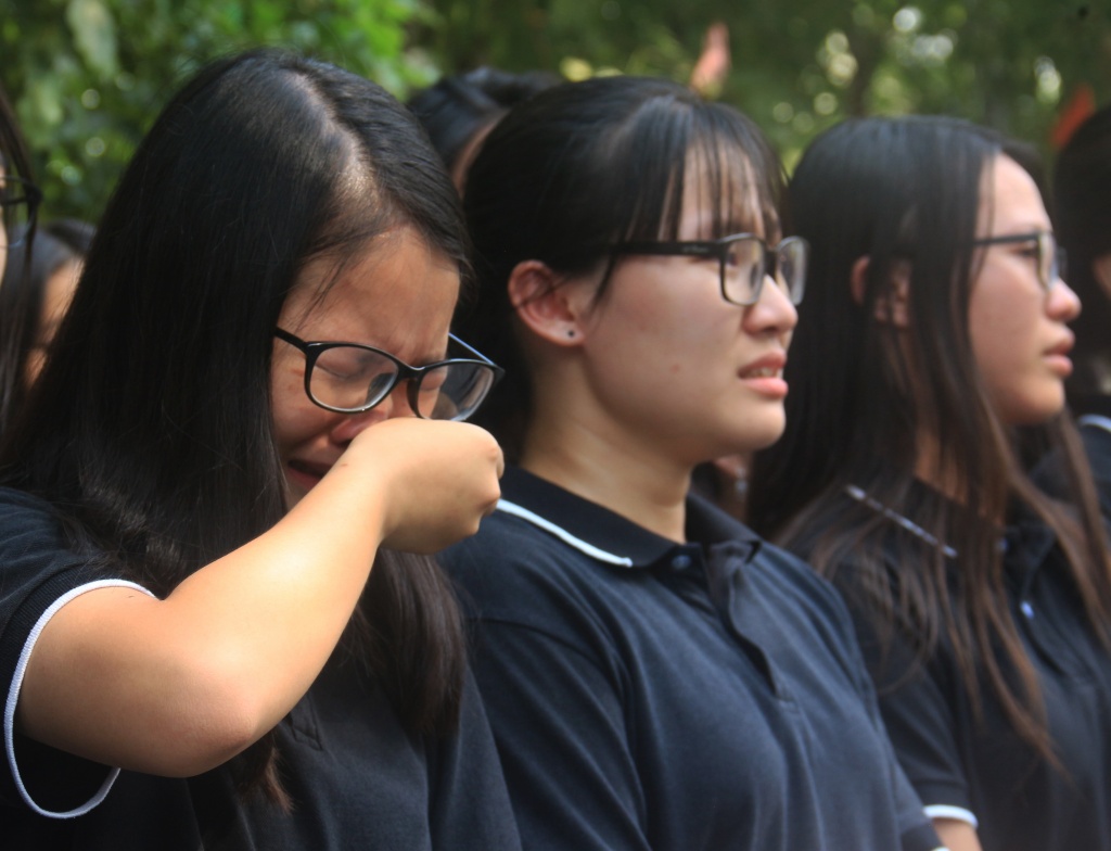 hoc sinh luong the vinh khoc oa khi linh cuu thay van nhu cuong duoc dua ve