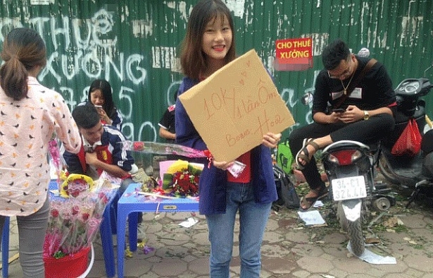 su that sinh vien rao ban 10000 dongcai om tang them hoa ngay 2010