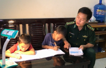 Thầy giáo quân hàm xanh ở bản vùng cao Lào Cai