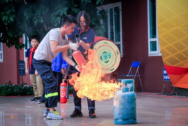 Học sinh trường Đoàn Thị Điểm học 'Tự cứu hay đợi cứu' hoc sinh truong doan thi diem hoc tu cuu hay doi cuu