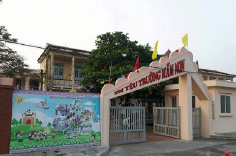 hai phong phu huynh buc xuc vi nha truong luoc ga nguyen con cho hoc sinh