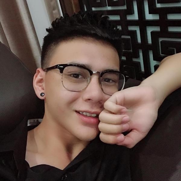 gia gai qua ngot nam sinh dh fpt phai dong facebook vi bi dan mang truy lung