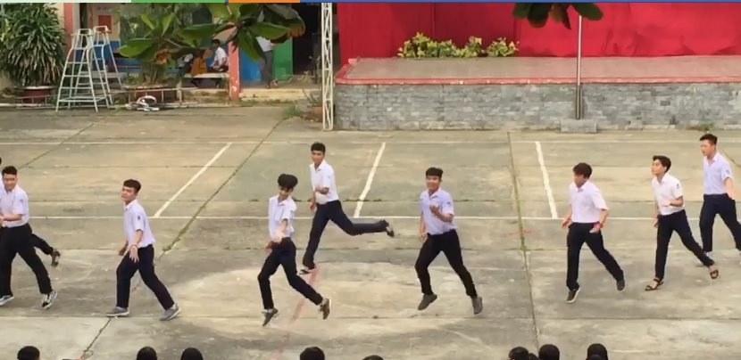 dan mang do am am voi clip nhom nam sinh nhay cuc sexy lam qua 2010