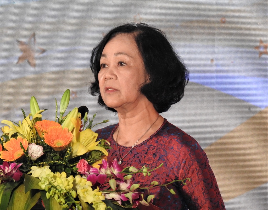 hai hoc sinh duoc trao huan chuong lao dong hang ba