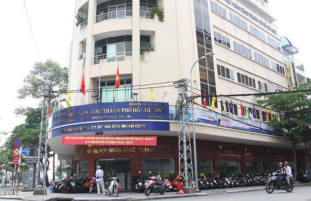 cong bo hang loat sai pham cua hieu truong truong dh ngan hang tphcm