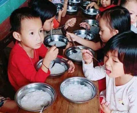 kiem tra toan dien vu tre mam non an bun luoc
