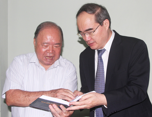 cuoc gap giua ong nguyen thien nhan va thay hieu truong cu