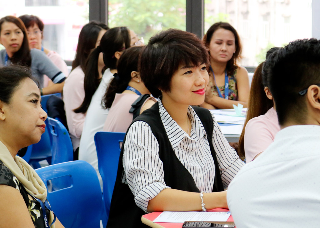 giao vien thoi facebook zalo tay hoc tre trung gioi ngoai ngu