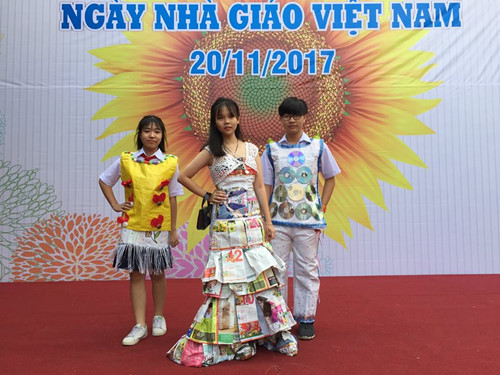 thay tro bieu dien thoi trang mung ngay nha giao viet nam 2011