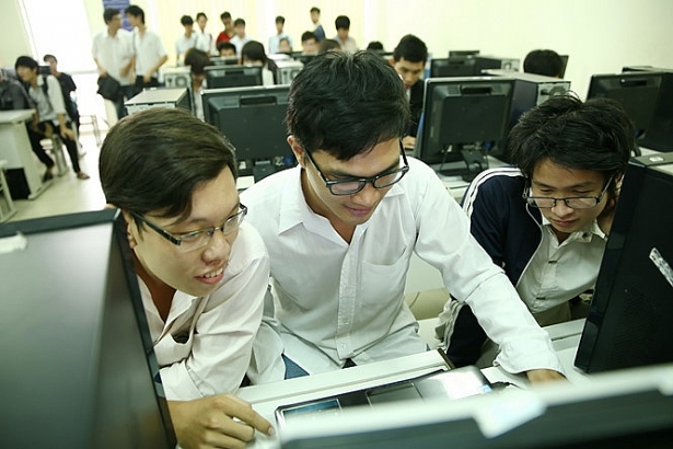 cho sinh vien nganh khac chuyen sang nganh cong nghe thong tin co nen tha cua