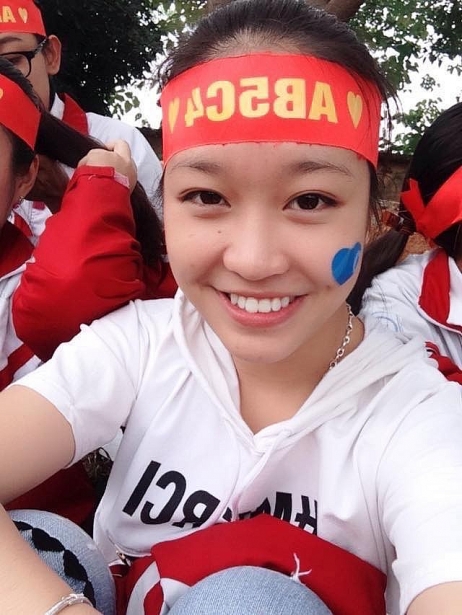 nu sinh hat bai song giup ca lop thuoc lau ngay trong tiet hoc