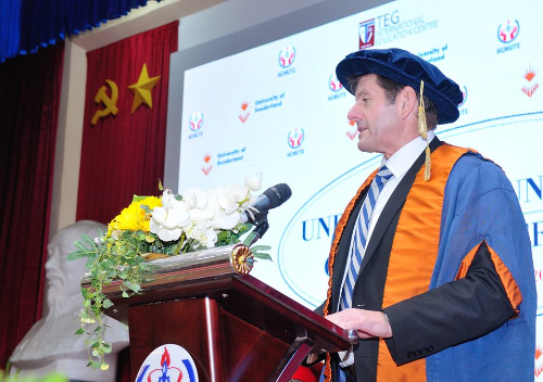 100 sinh vien da i ho c su pha m ky thua t nha n ba ng cu nhan anh quo c