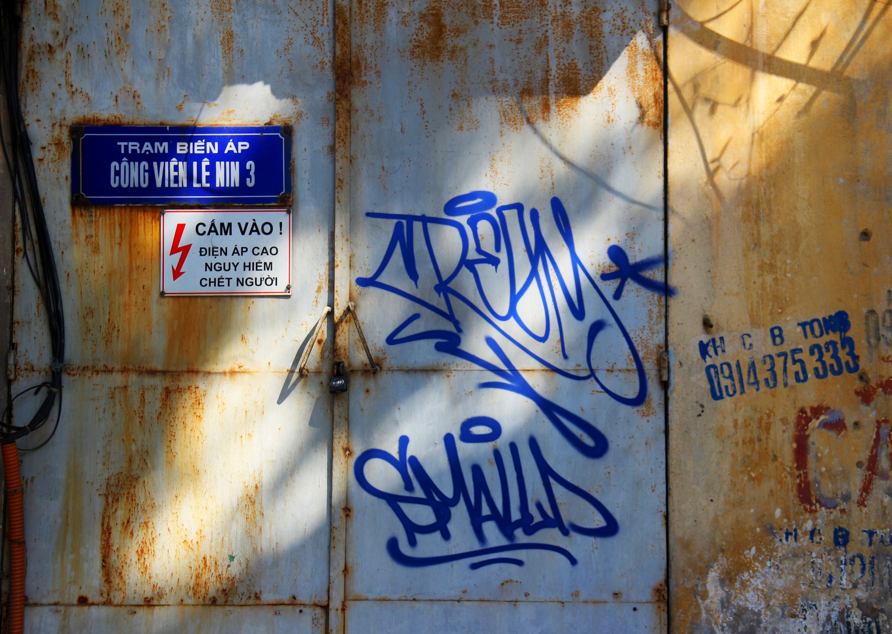 graffiti nghe thuat hay boi ban duong pho