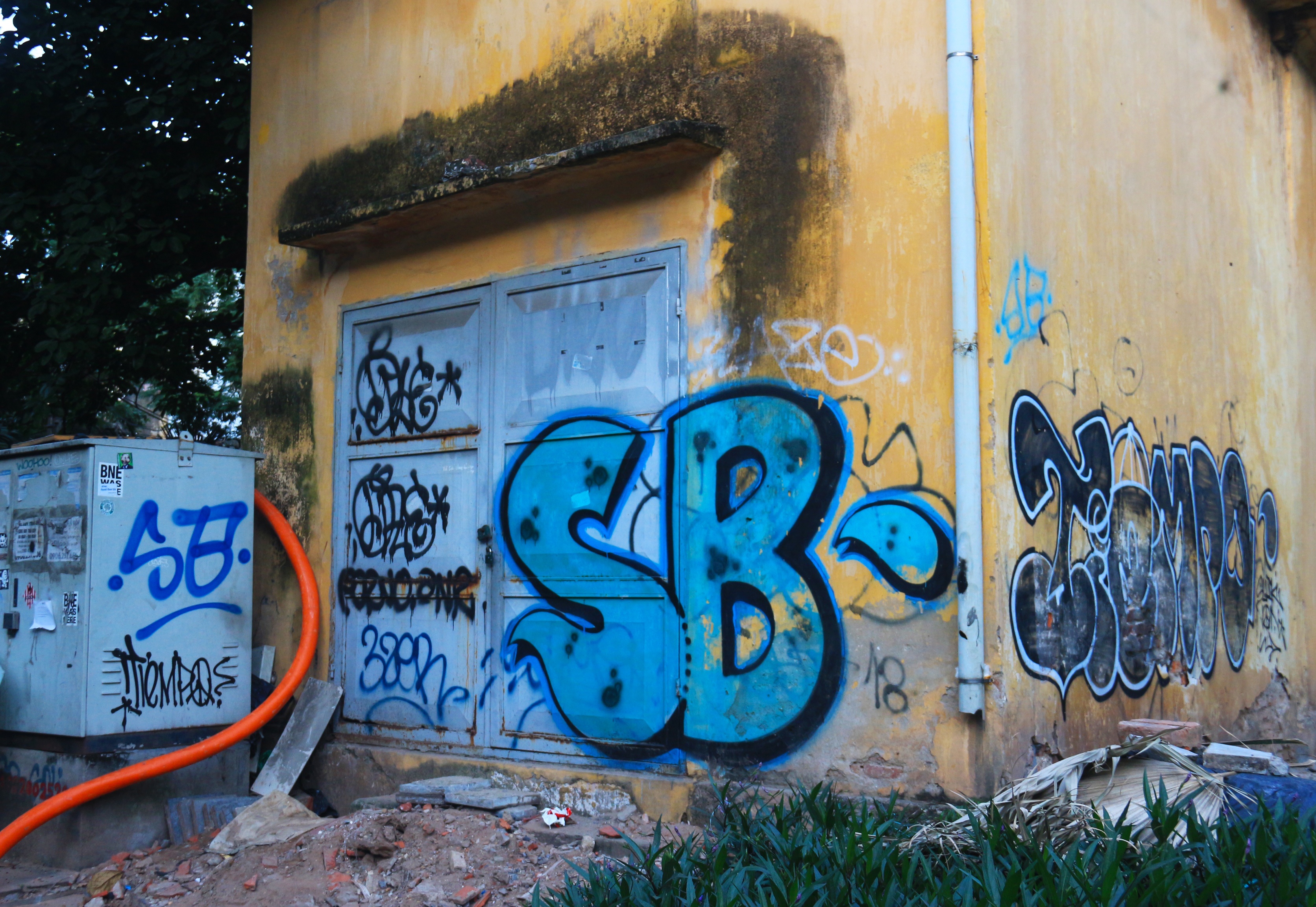 graffiti nghe thuat hay boi ban duong pho