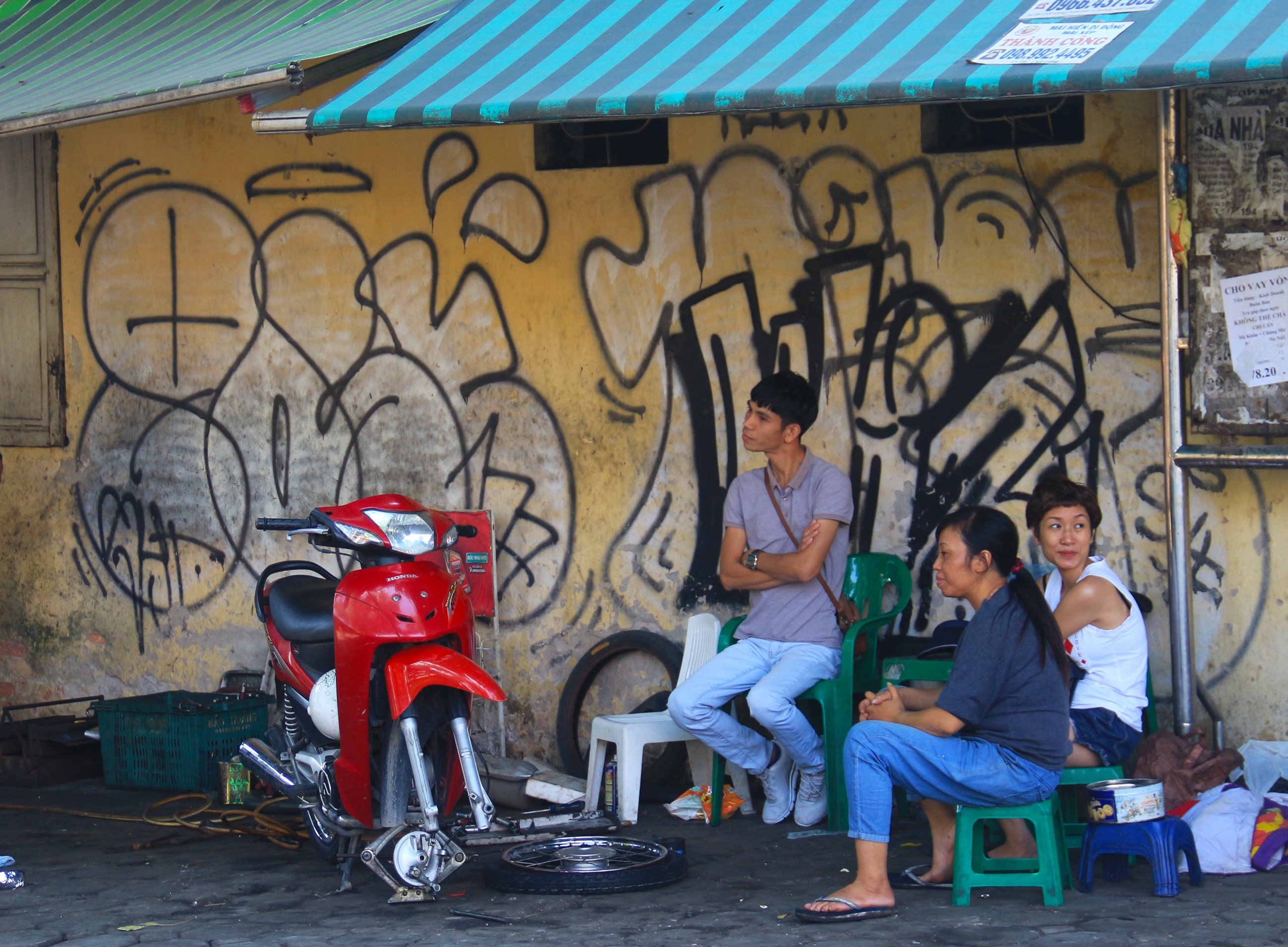 graffiti nghe thuat hay boi ban duong pho