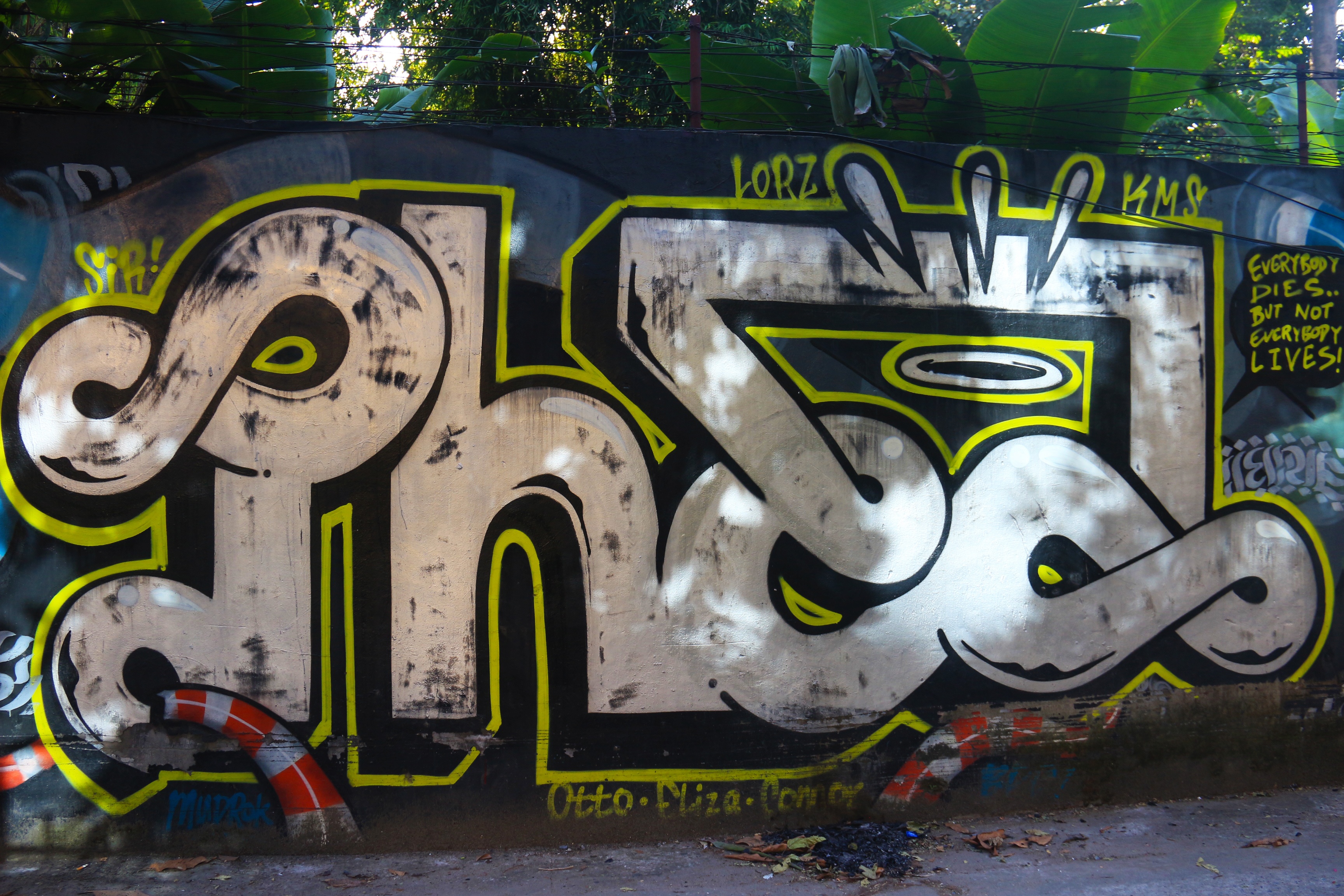 graffiti nghe thuat hay boi ban duong pho