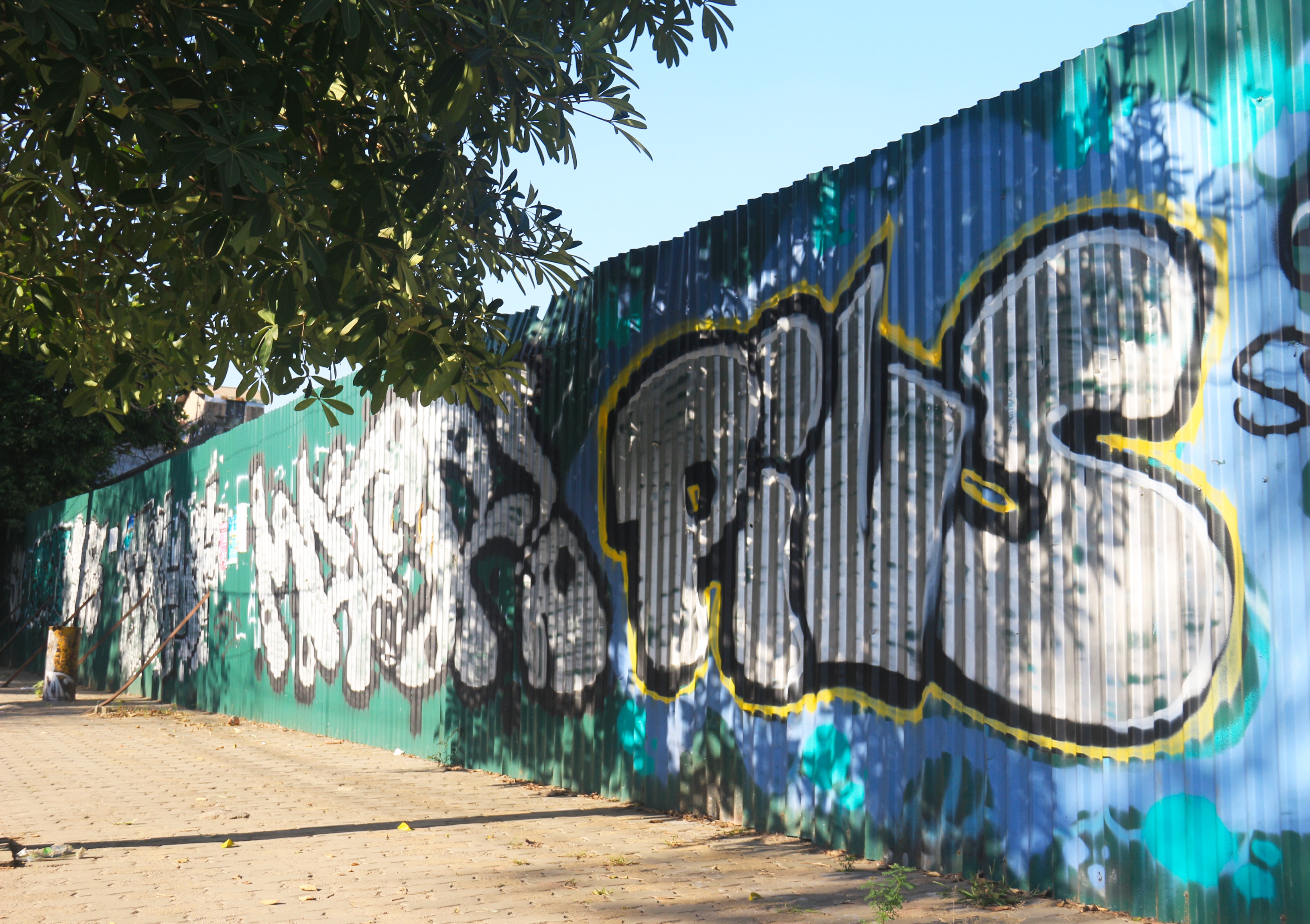 graffiti nghe thuat hay boi ban duong pho