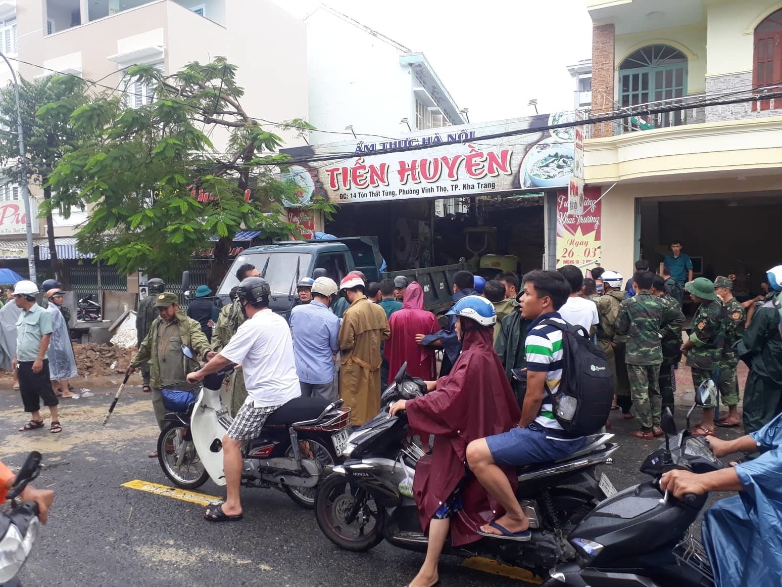 toan canh ve con bao so 8 gay mua lu sat lo nui tai nha trang