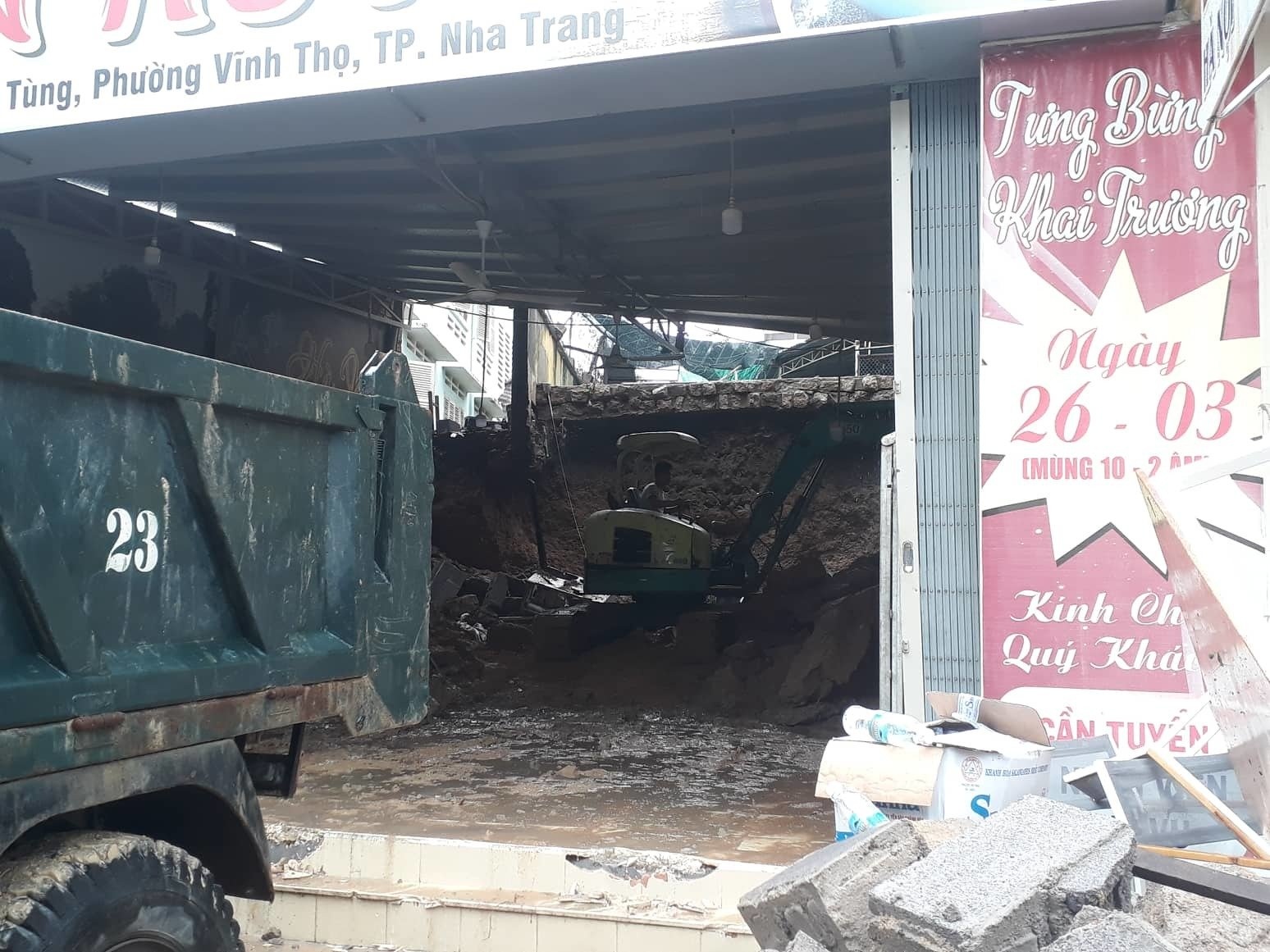 toan canh ve con bao so 8 gay mua lu sat lo nui tai nha trang